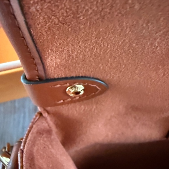 Louis Vuitton Saumur BB in Epi Leather – Priced to Sell! - Picture 5 of 9